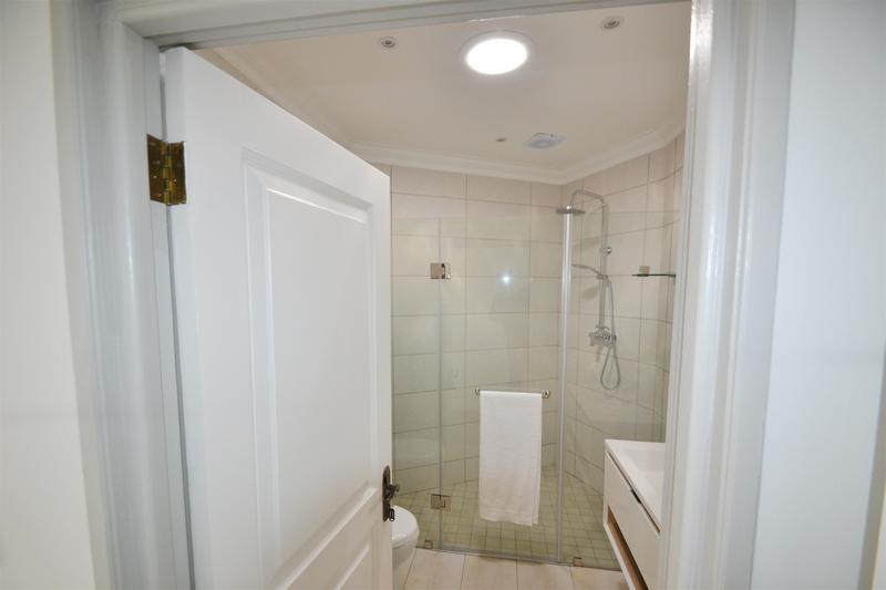 5 Bedroom Property for Sale in Benmore Gardens Gauteng