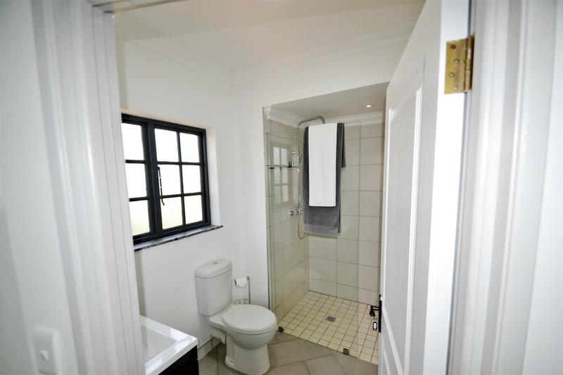 5 Bedroom Property for Sale in Benmore Gardens Gauteng