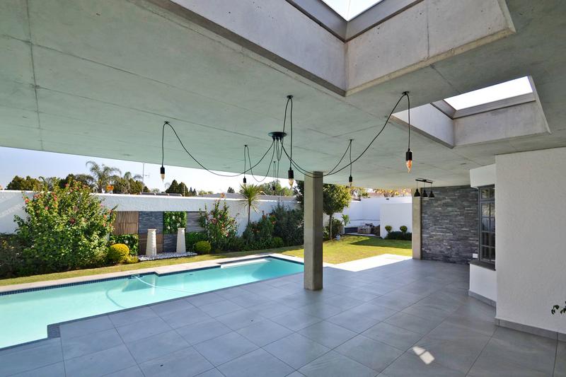 5 Bedroom Property for Sale in Benmore Gardens Gauteng