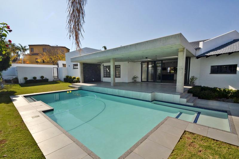 5 Bedroom Property for Sale in Benmore Gardens Gauteng
