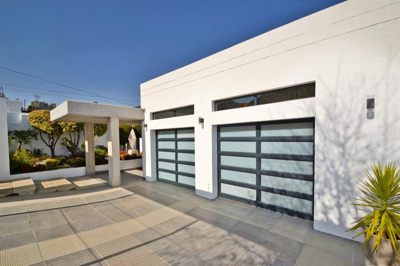 5 Bedroom Property for Sale in Benmore Gardens Gauteng