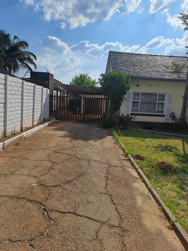 To Let 3 Bedroom Property for Rent in Greenside Gauteng
