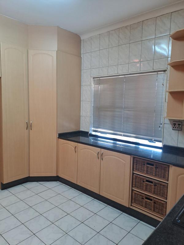 To Let 3 Bedroom Property for Rent in Greenside Gauteng