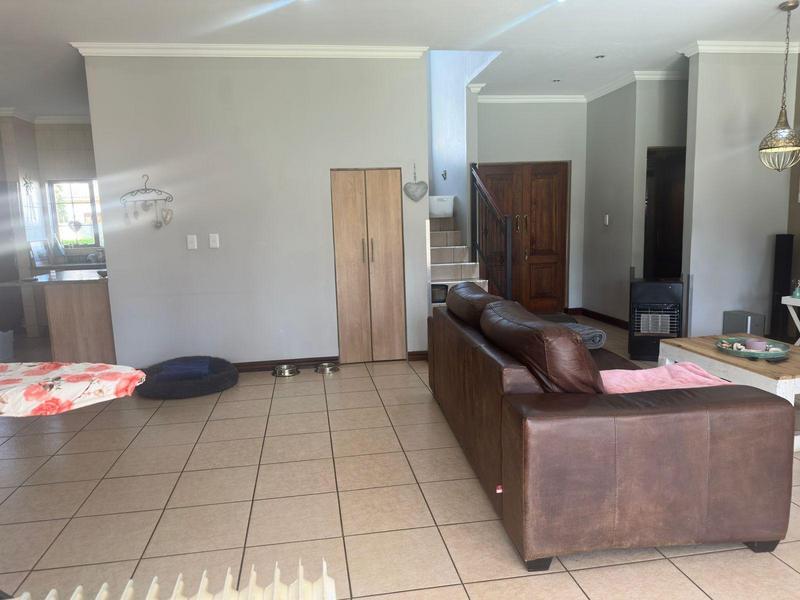 To Let 3 Bedroom Property for Rent in Raslouw Manor Gauteng