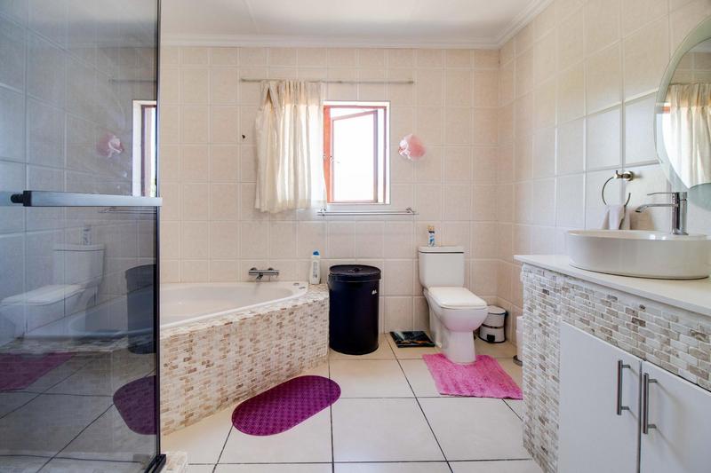 3 Bedroom Property for Sale in Ruimsig Country Estate Gauteng