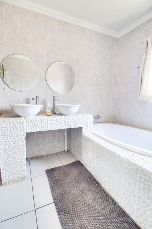 3 Bedroom Property for Sale in Ruimsig Country Estate Gauteng