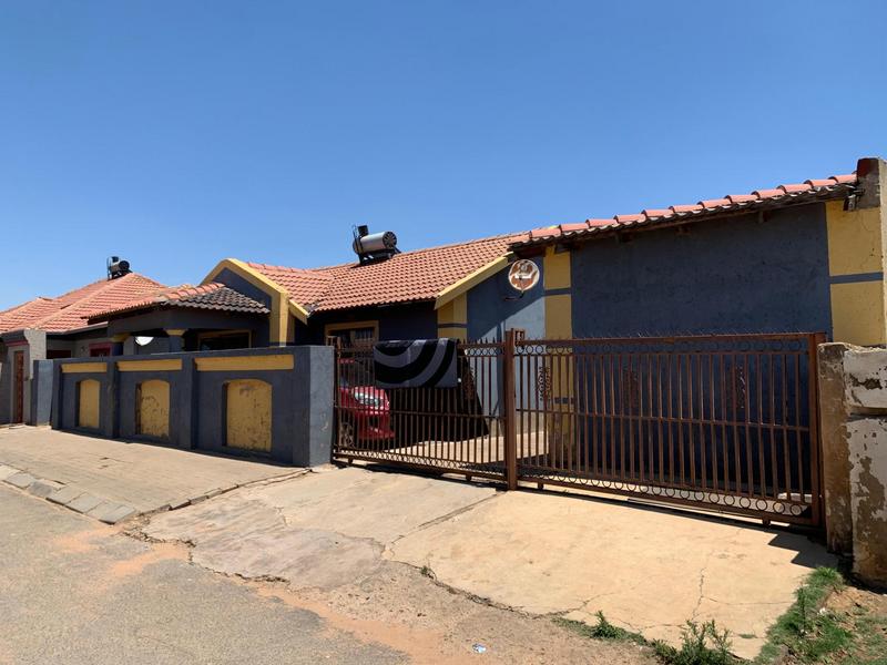 6 Bedroom Property for Sale in Ililiba Gauteng