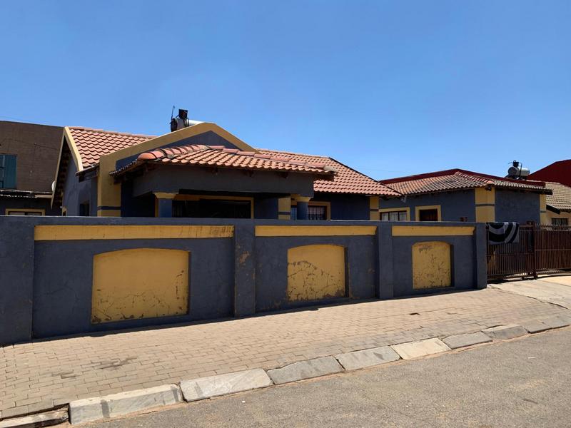 6 Bedroom Property for Sale in Ililiba Gauteng