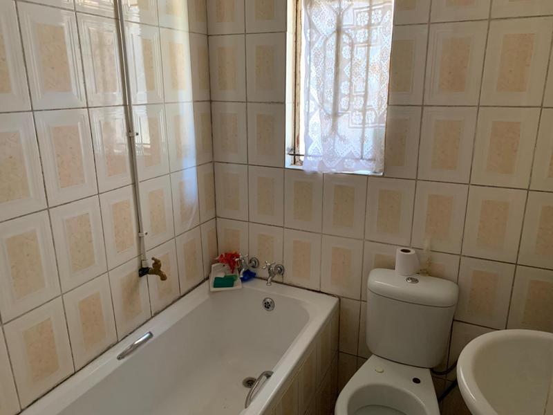 6 Bedroom Property for Sale in Ililiba Gauteng