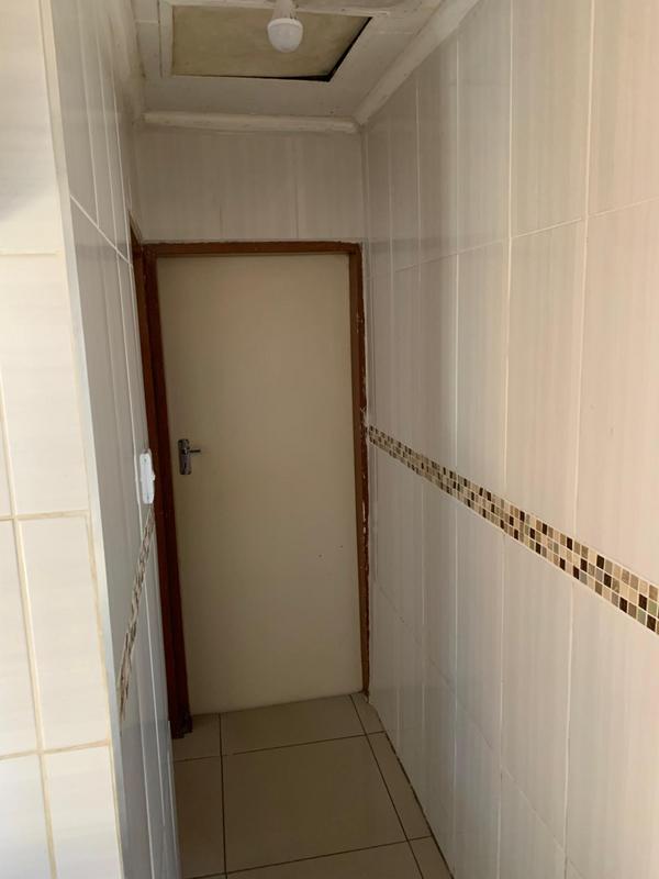 6 Bedroom Property for Sale in Ililiba Gauteng