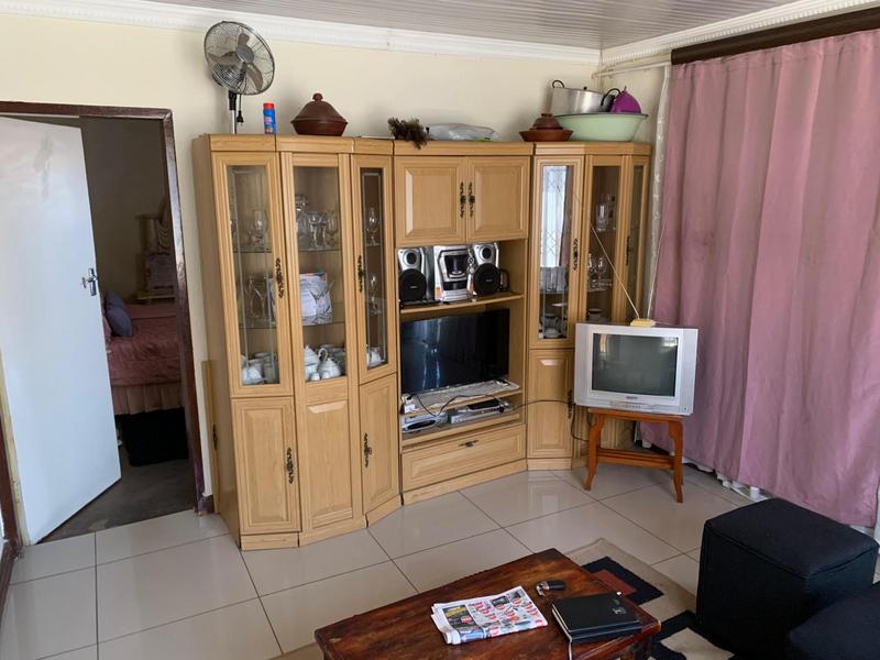6 Bedroom Property for Sale in Ililiba Gauteng