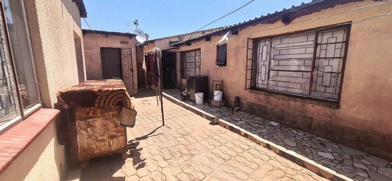 5 Bedroom Property for Sale in Vosloorus Gauteng