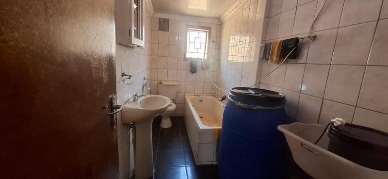 5 Bedroom Property for Sale in Vosloorus Gauteng
