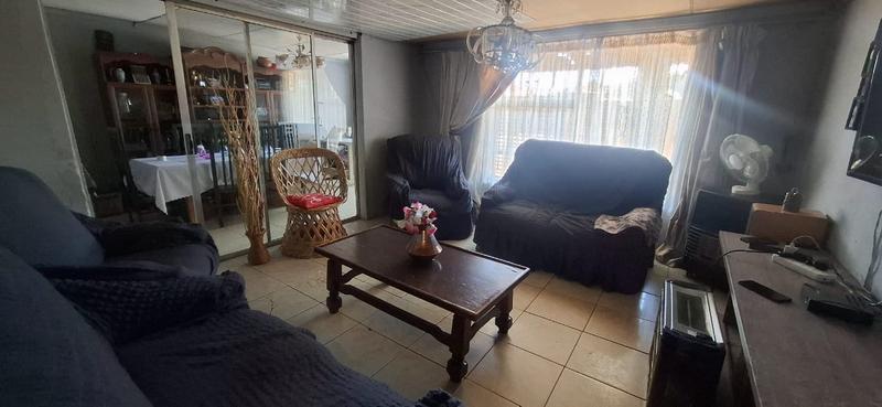 5 Bedroom Property for Sale in Vosloorus Gauteng
