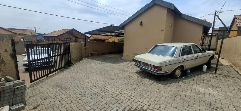 5 Bedroom Property for Sale in Ebony Park Gauteng