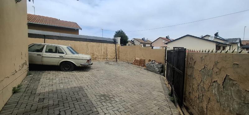 5 Bedroom Property for Sale in Ebony Park Gauteng