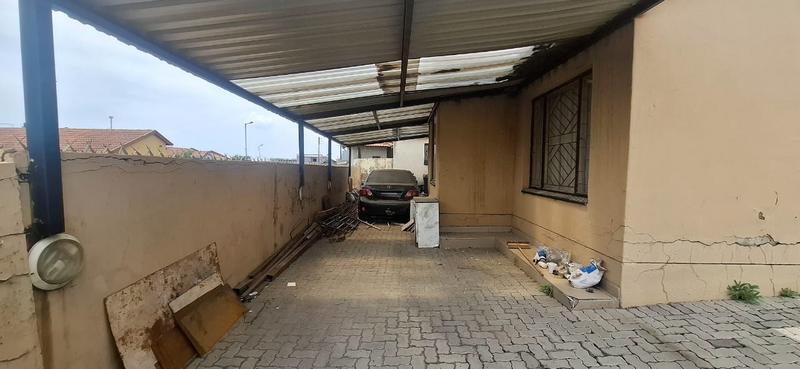 5 Bedroom Property for Sale in Ebony Park Gauteng