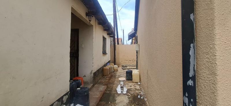 5 Bedroom Property for Sale in Ebony Park Gauteng