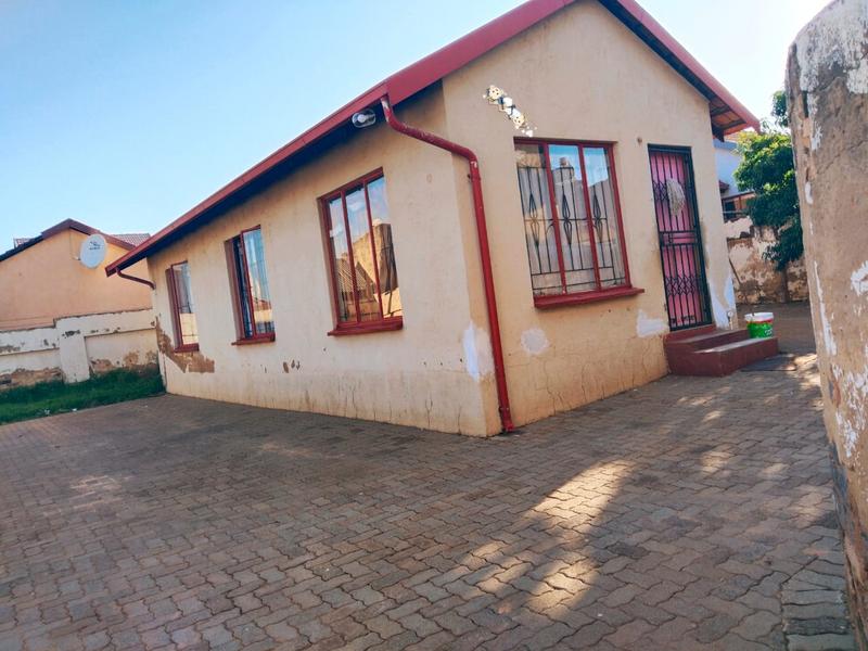 3 Bedroom Property for Sale in Clayville Gauteng