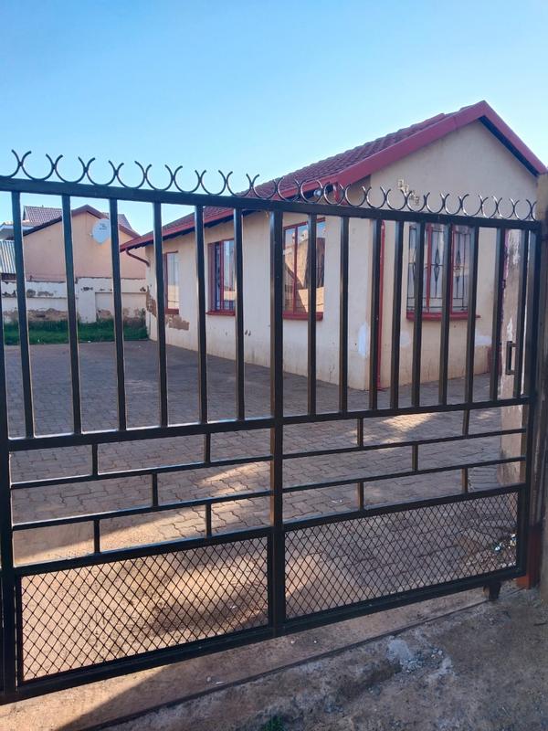 3 Bedroom Property for Sale in Clayville Gauteng