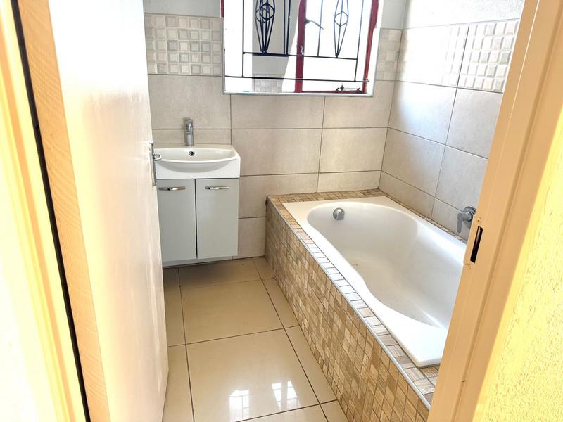 3 Bedroom Property for Sale in Clayville Gauteng
