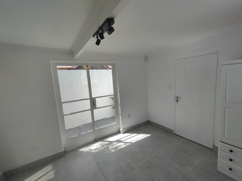 To Let 1 Bedroom Property for Rent in Highlands North Gauteng