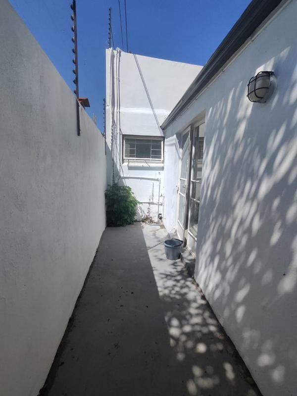 To Let 1 Bedroom Property for Rent in Highlands North Gauteng