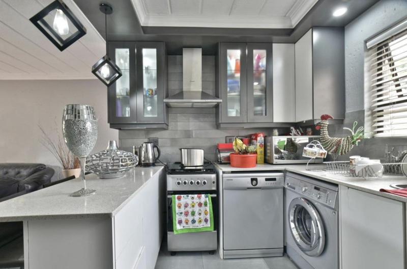 2 Bedroom Property for Sale in Glenvista Gauteng