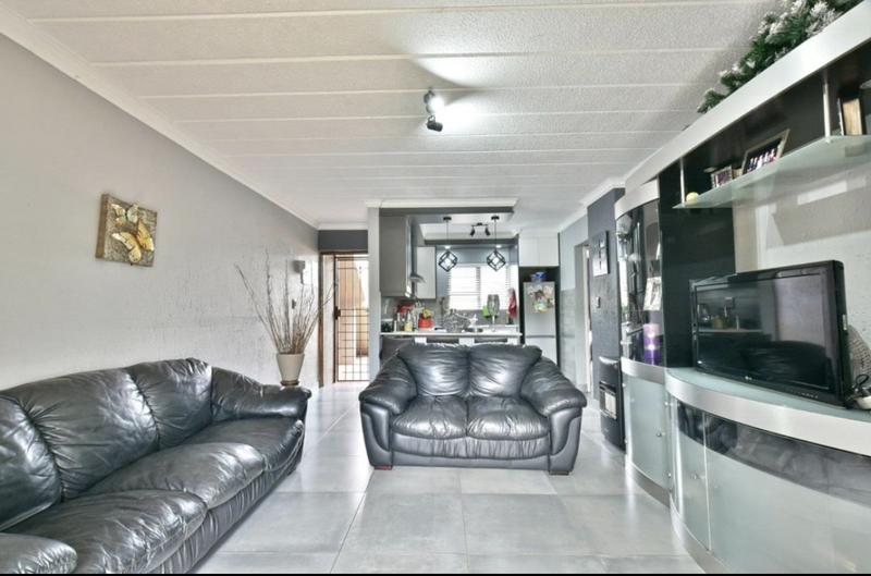 2 Bedroom Property for Sale in Glenvista Gauteng