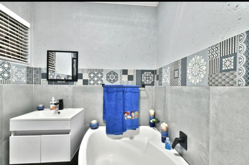 2 Bedroom Property for Sale in Glenvista Gauteng