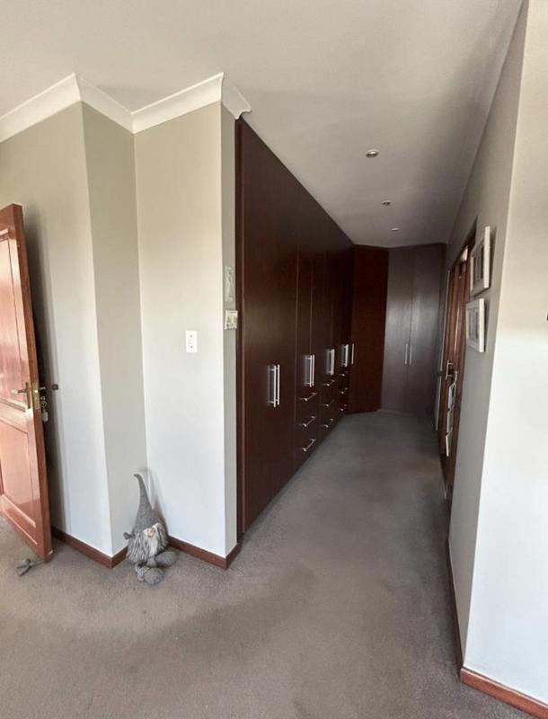 3 Bedroom Property for Sale in Greenstone Hill Gauteng