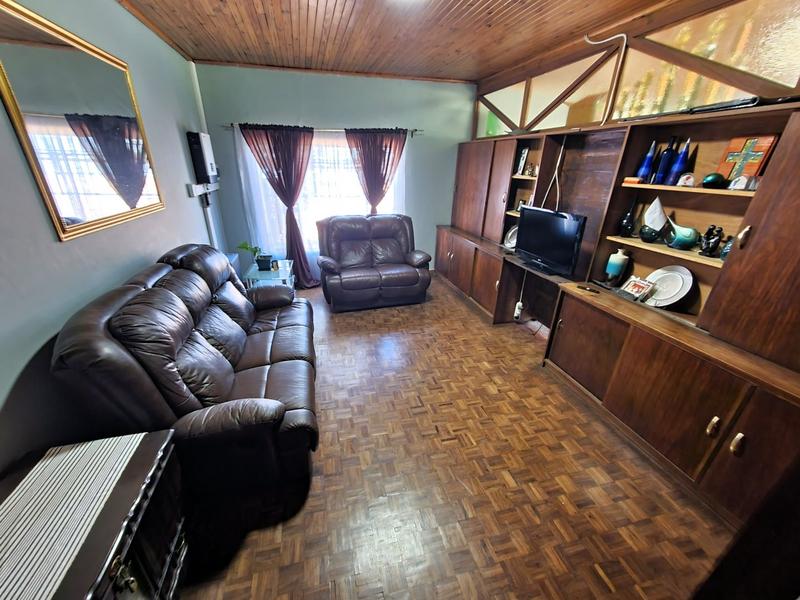 4 Bedroom Property for Sale in Sinoville Gauteng