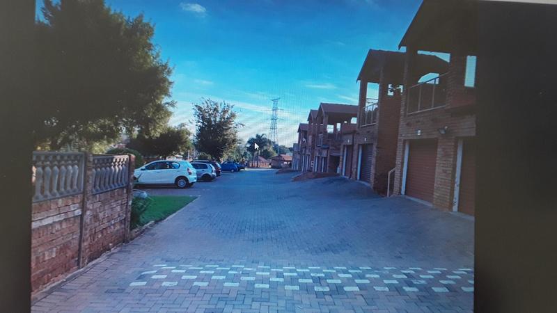 To Let 2 Bedroom Property for Rent in Clubview Gauteng