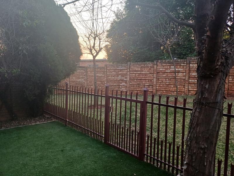To Let 2 Bedroom Property for Rent in Clubview Gauteng