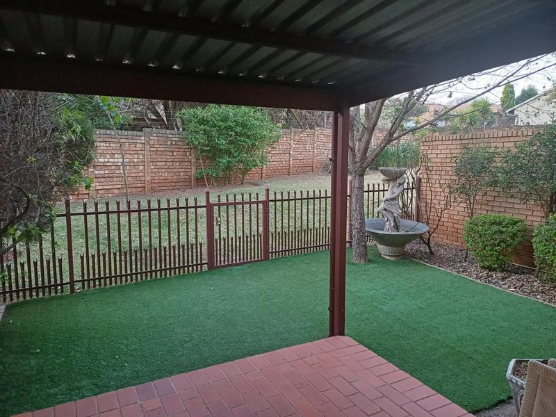 To Let 2 Bedroom Property for Rent in Clubview Gauteng