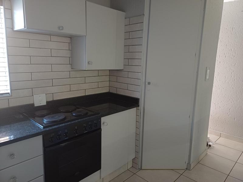 To Let 2 Bedroom Property for Rent in Clubview Gauteng
