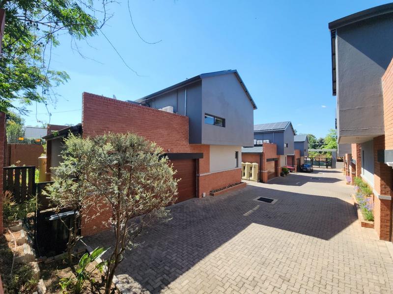 To Let 3 Bedroom Property for Rent in Ashlea Gardens Gauteng