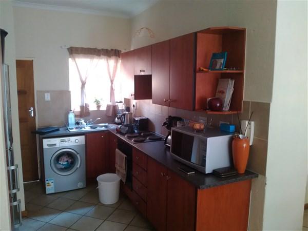 To Let 2 Bedroom Property for Rent in Vorna Valley Gauteng