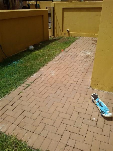 To Let 2 Bedroom Property for Rent in Vorna Valley Gauteng