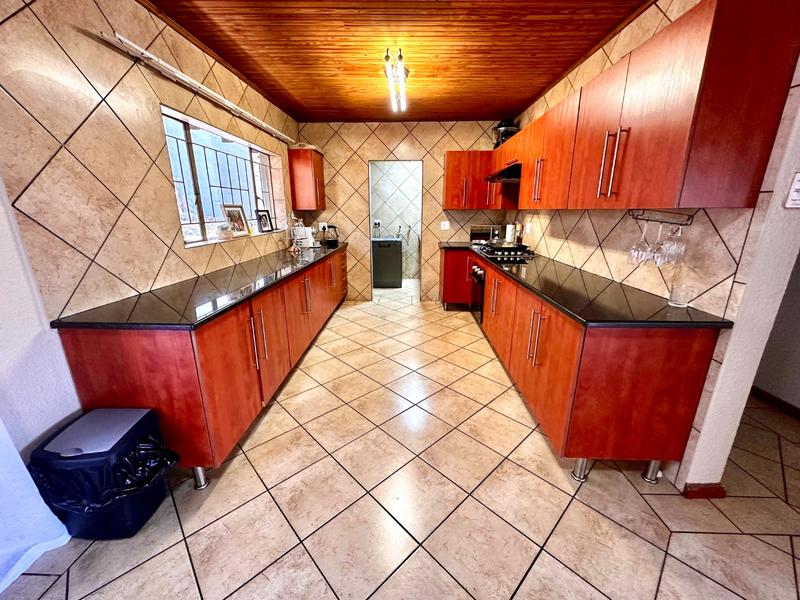 To Let 3 Bedroom Property for Rent in Kenmare Gauteng