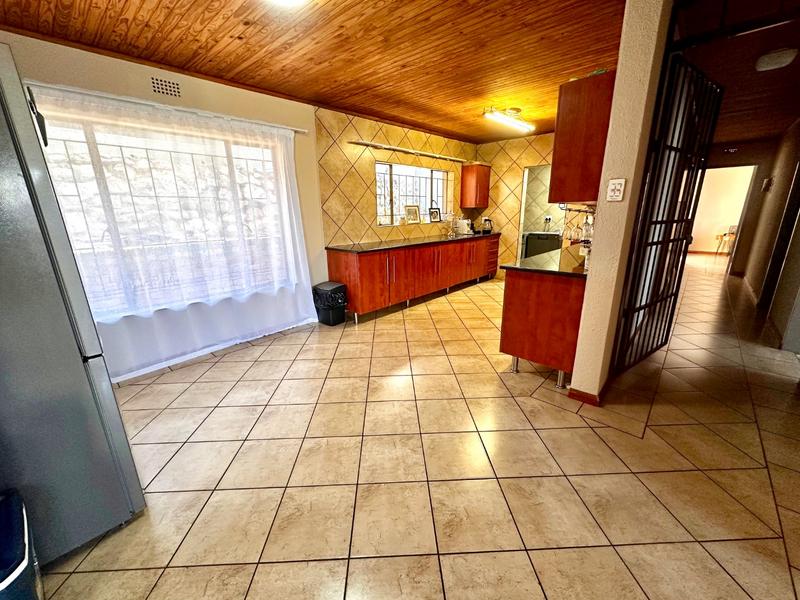 To Let 3 Bedroom Property for Rent in Kenmare Gauteng
