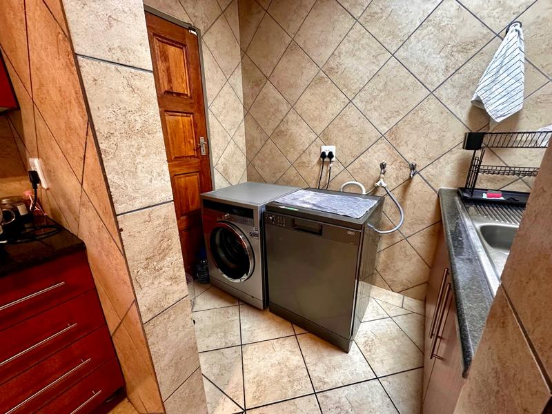 To Let 3 Bedroom Property for Rent in Kenmare Gauteng