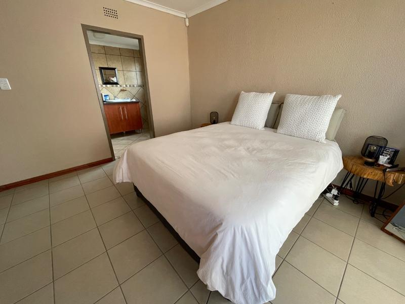 To Let 3 Bedroom Property for Rent in Kenmare Gauteng