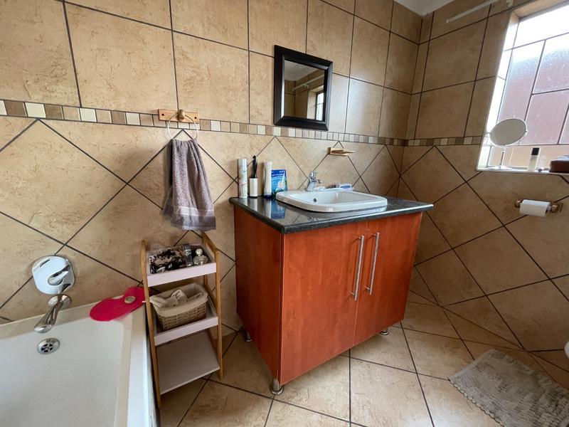 To Let 3 Bedroom Property for Rent in Kenmare Gauteng