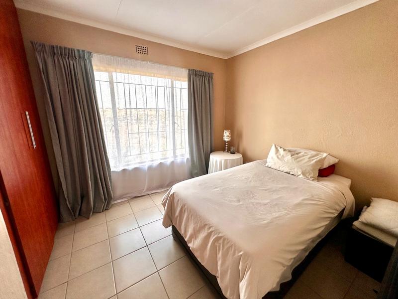 To Let 3 Bedroom Property for Rent in Kenmare Gauteng