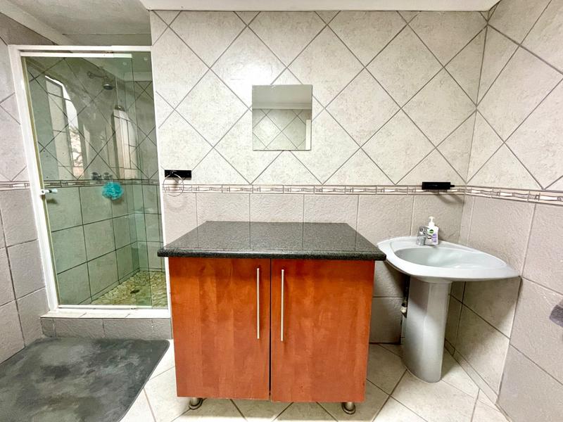 To Let 3 Bedroom Property for Rent in Kenmare Gauteng