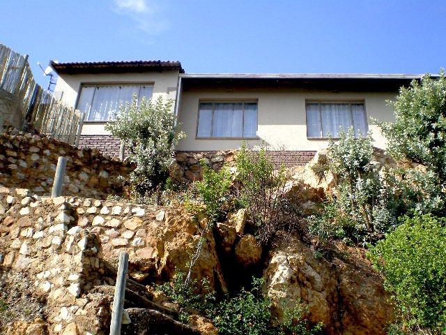 To Let 3 Bedroom Property for Rent in Kenmare Gauteng