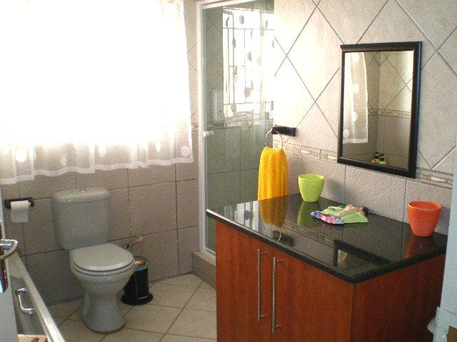 To Let 3 Bedroom Property for Rent in Kenmare Gauteng