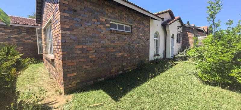 5 Bedroom Property for Sale in Fleurhof Gauteng