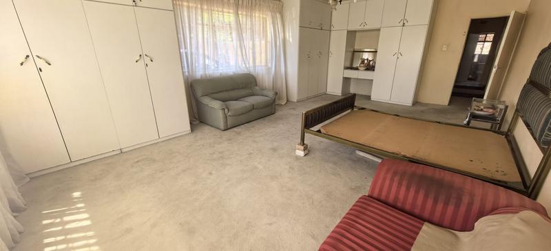 5 Bedroom Property for Sale in Fleurhof Gauteng